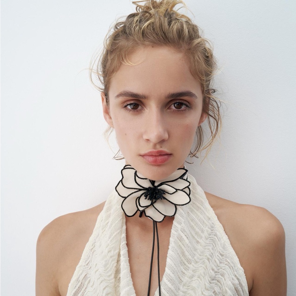 Zara flower choker NWT